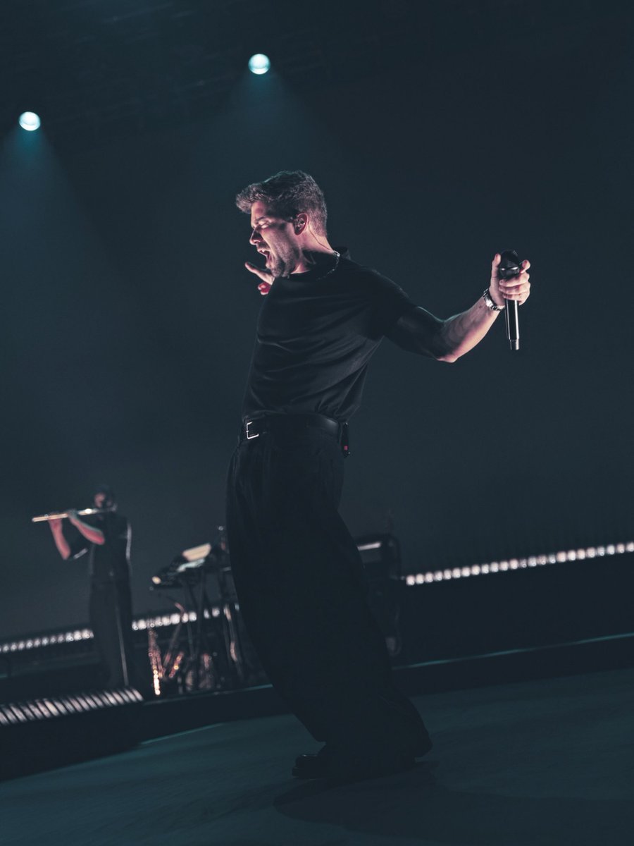 AlboranTeam's tweet photo. #Info Anoche el Salvador volvió a vibrar con la música de @pabloalboran y su #GlobalTourKM0SanSalvador en el Salamanca Eventos, con un público que no paró de bailar y cantar todos los temas.

Próxima parada mañana en Panamá. Entradas disponibles en 👉🏼 https://t.co/F3Ius4Wigf https://t.co/BkiqAP6neB