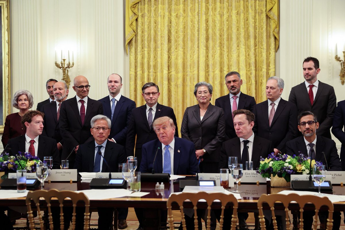 TheAltBook's tweet photo. which of these people would you trust with your future, and which ones definitely not, and why?👁️ https://t.co/WUZh8JK0BJ