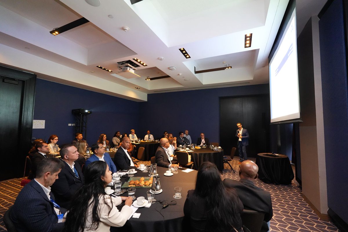 ACI_LAC's tweet photo. ✈️ Fortalecer capacidades para una gestión aeroportuaria más sólida.

25 profesionales participaron en el workshop sobre tarifas aeroportuarias del #AirTransportSummit, profundizando en supervisión económica y métodos de cálculo de tarifas con un enfoque práctico y aplicado. https://t.co/4DxOf2tSAt
