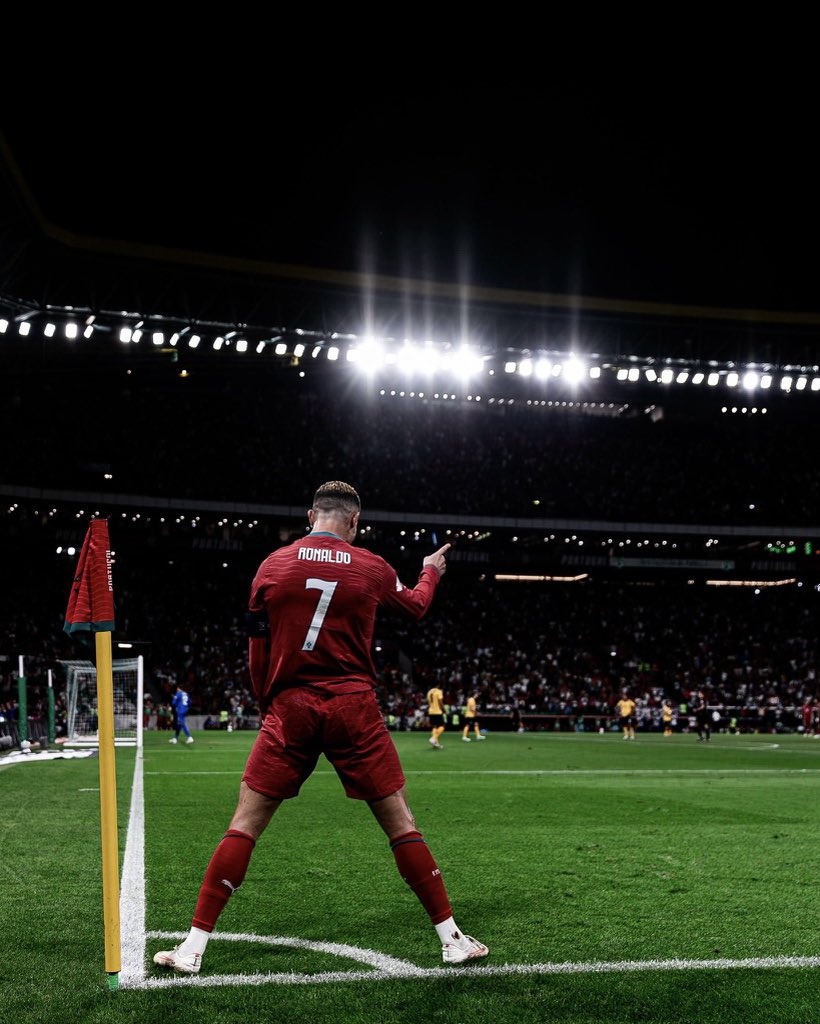 ejayfadez's tweet photo. Hate by teammates 
Discredit by friends and former teammates 
But they will never take away your legacy and everything you’ve achieved in football both the clubs you’ve played for and the National team 
They will never make me hate you
#CR7 I will always love you 🫂😭❤️ https://t.co/c83nnkgQjR