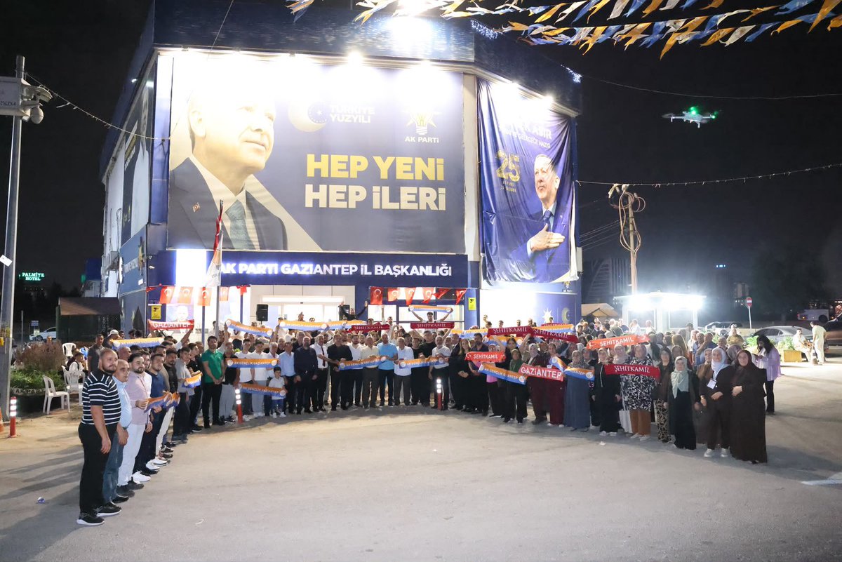 fmfedaioglu's tweet photo. Birlik varsa güç, kardeşlik varsa umut vardır. 🤍

Toplumsal barışın, huzurun ve kardeşliğin güçlenmesi; Türkiye’nin güven ve istikrar içinde geleceğe yürümesi için Gaziantep teşkilatı olarak üzerimize düşen sorumluluğun farkındayız.

Cumhurbaşkanımız Sayın Recep Tayyip Erdoğan’ın ortaya koyduğu Türkiye vizyonu doğrultusunda; teşkilatımızın birlik ve beraberliğiyle, şehrimiz için çalışmaya devam edeceğiz.

@RTErdogan 
@abuyukgumus 
@abdulhamitgul 
@hakanaksu058 
@iekarayel 
@AKPartiG_Antep 
@AKGMTeskilat 
@Akparti