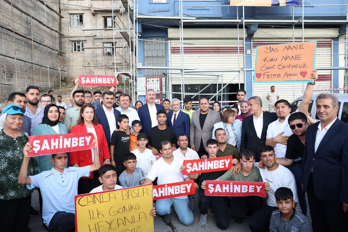 fmfedaioglu's tweet photo. Birlik varsa güç, kardeşlik varsa umut vardır. 🤍

Toplumsal barışın, huzurun ve kardeşliğin güçlenmesi; Türkiye’nin güven ve istikrar içinde geleceğe yürümesi için Gaziantep teşkilatı olarak üzerimize düşen sorumluluğun farkındayız.

Cumhurbaşkanımız Sayın Recep Tayyip Erdoğan’ın ortaya koyduğu Türkiye vizyonu doğrultusunda; teşkilatımızın birlik ve beraberliğiyle, şehrimiz için çalışmaya devam edeceğiz.

@RTErdogan 
@abuyukgumus 
@abdulhamitgul 
@hakanaksu058 
@iekarayel 
@AKPartiG_Antep 
@AKGMTeskilat 
@Akparti