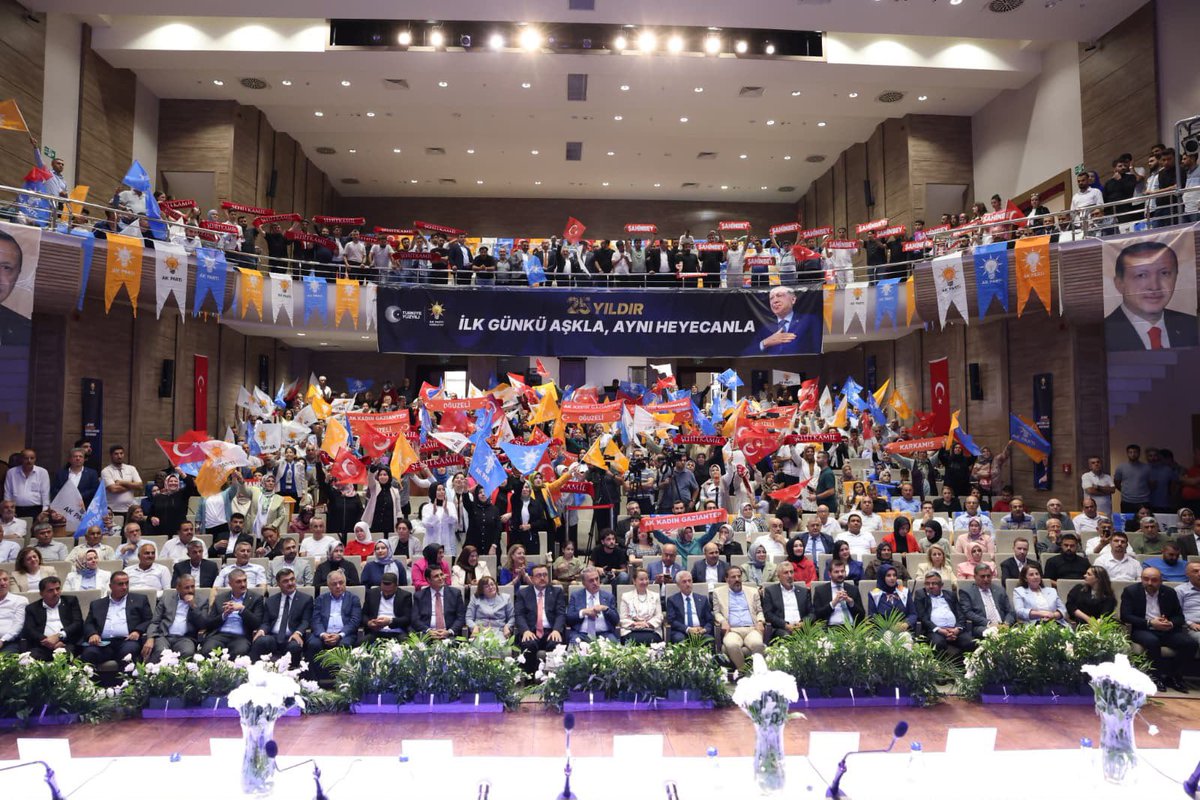 fmfedaioglu's tweet photo. Birlik varsa güç, kardeşlik varsa umut vardır. 🤍

Toplumsal barışın, huzurun ve kardeşliğin güçlenmesi; Türkiye’nin güven ve istikrar içinde geleceğe yürümesi için Gaziantep teşkilatı olarak üzerimize düşen sorumluluğun farkındayız.

Cumhurbaşkanımız Sayın Recep Tayyip Erdoğan’ın ortaya koyduğu Türkiye vizyonu doğrultusunda; teşkilatımızın birlik ve beraberliğiyle, şehrimiz için çalışmaya devam edeceğiz.

@RTErdogan 
@abuyukgumus 
@abdulhamitgul 
@hakanaksu058 
@iekarayel 
@AKPartiG_Antep 
@AKGMTeskilat 
@Akparti