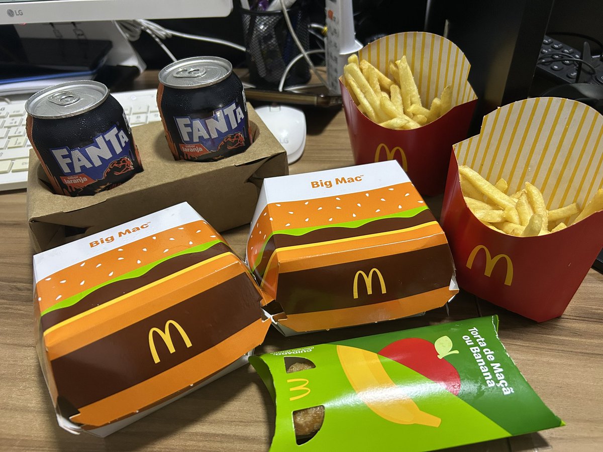 dreambiiaz's tweet photo. pedi: chickenjr de 11,99

chegou: dois bigmacs, duas fantas, duas batatas medias e uma torta de maçã.

muito obrigada ifood nunca te critiquei https://t.co/J4exk4DuNF