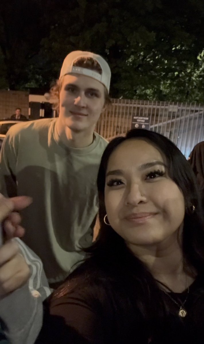 COLLlNGRAF's tweet photo. reintroducing myself for new mooties #hockeytwt

hii i’m mac :P
-23, not born but raised in the bay (🇵🇭)
-#turnitallteal #sjsharks 
     ↳ cg51, ep48, ic92
-big fan of bay area sports, ethel cain, ptv, movies, film photog, and more! https://t.co/0CjKiP1RK5