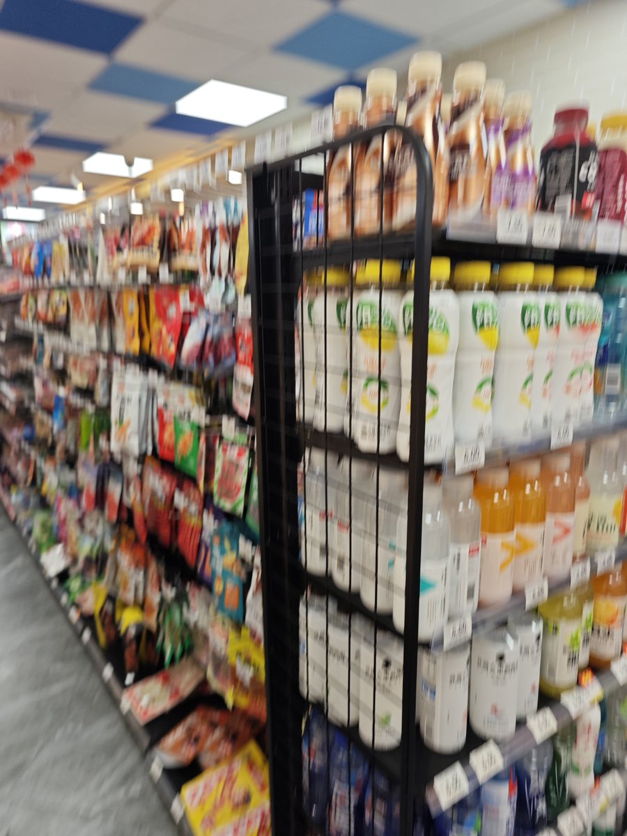 Jewettzbw's tweet photo. Llegada rápida de snacks frescos, bebidas frías y artículos de uso diario! Abastecimiento hoy, listo para maana. Ven a nuestro便利店名称，ej. "Tienda La Esquina"! https://t.co/t0B4QLIjLl