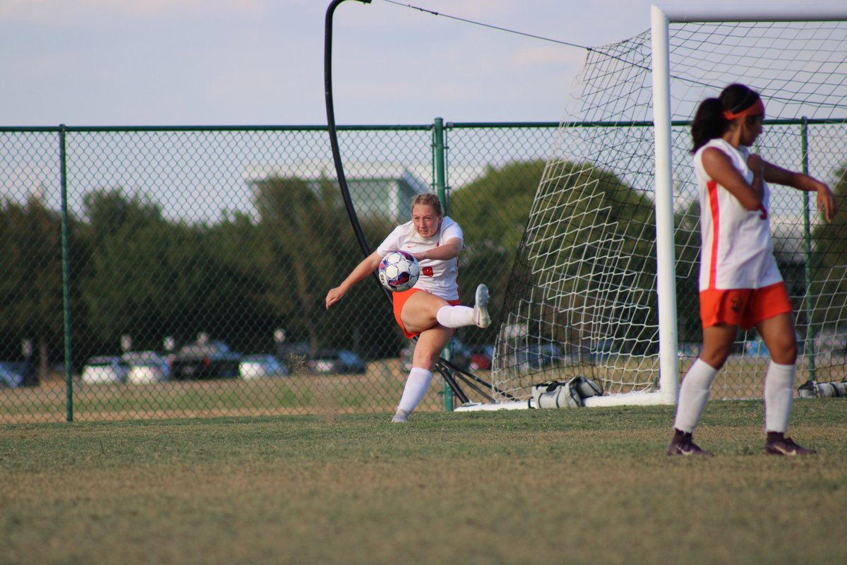 CedarValleySuns's tweet photo. Cedar Valley Women's ⚽️ flicks in W over North Lake

📸 https://t.co/e0jExV34pc

#CedarValleySuns | #DACSoccer https://t.co/glnS5t0kGW