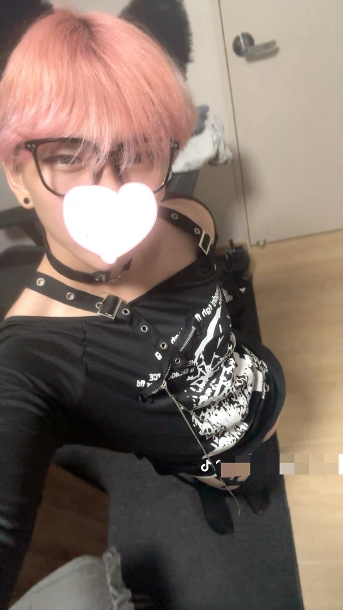 cloudicoz's tweet photo. its 5 pm somewhere
#femboy https://t.co/vJK9bkSiSF