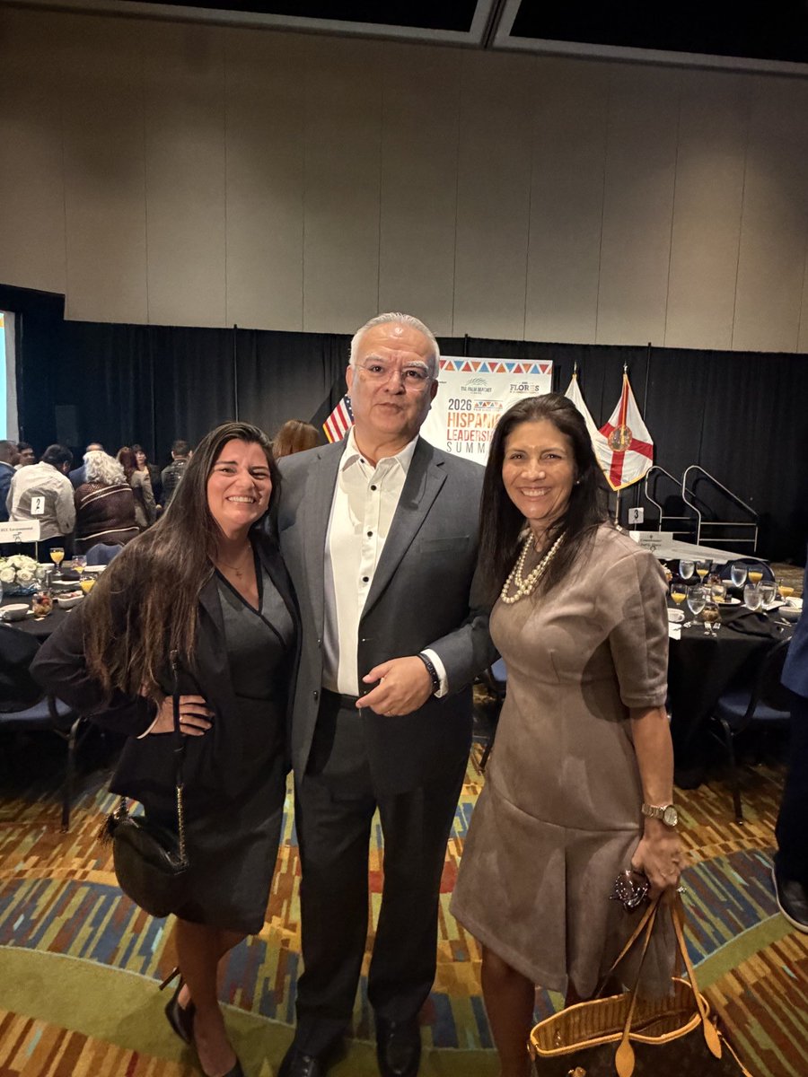 SearcyTalk's tweet photo. We’re halfway through #HispanicHeritageMonth and celebrating some of the moments that have made it so special.
Here’s a look at a few moments from the Hispanic Heritage Leadership Summit to the Palm Tran bus wrap featuring attorney Mariano Garcia.
And... there’s more to come! https://t.co/irTOX9Ey0x