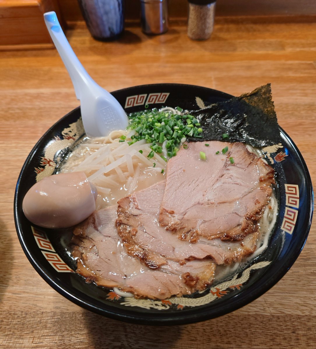 udukikei's tweet photo. やっぱり自分で作るラーメンは美味い‼️
好きな麺の硬さに出来るし(妹に作ってもらうと硬い)トッピングが好きなだけ出来る(やりすぎると怒られるので両親の目を盗む必要あり) https://t.co/dFQ3JkNbnO