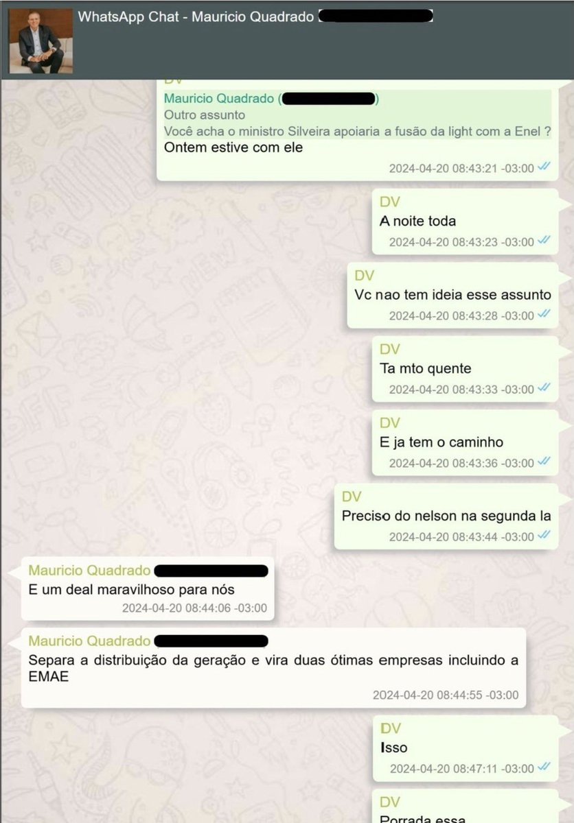 Pri_usabr1's tweet photo. Eita, Lula! A PF achou no celular de Vorcaro uma proximidade nada institucional com Alexandre Silveira. Três reuniões em 2024 e 2025, duas na casa do banqueiro. O dono do Master diz que falou com o ministro de Minas e Energia de Lula sobre fundir Enel e Light.

Energia nas mãos de quem deveria fiscalizar. Coincidência?