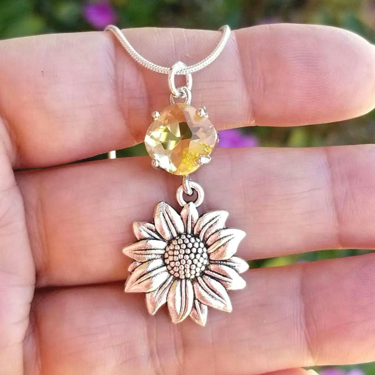 TrendingNowGift's tweet photo. Sterling Silver Citrine Sunflower Necklace #jewelry #necklace #silvernecklace #sunflower #sunflowers #sunflowerjewelry #sunflowernecklace #handmadejewelry #giftforher #fall #FallFashion #FallStyle #etsy
https://t.co/GjJ1ilI7WP via @Etsy https://t.co/v1BHeyxtGC