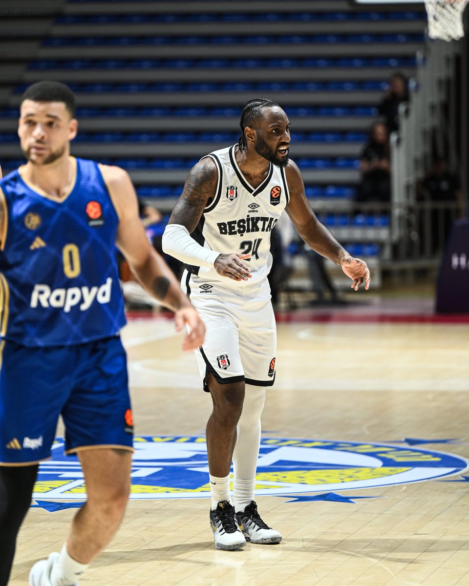BJK_Basketbol's tweet photo. ▪️ 3. Çeyrek Sonucu

Maccabi Rapyd Tel Aviv 63-78 Beşiktaş

@EuroLeague | #HearWeAre https://t.co/aGvjkyjHOy