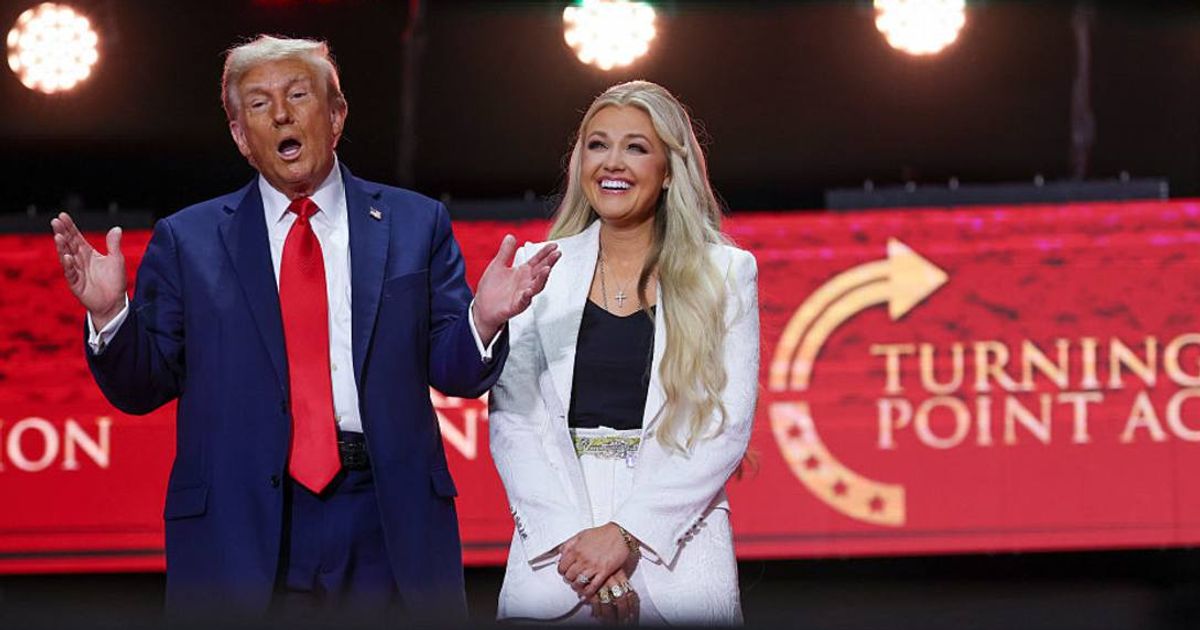 OtherHalfX's tweet photo. @Stefunny1207 @VoicesUnheard She's reacting to the implied assumption the audience is too stupid to recognize blatant lies.

E.g., She's so "real" she didn't tidy for a magazine shoot—but wore stilettos to play with her kids. Looks tragic for Vanity Fair, yet smiley at Charlie's funeral. https://t.co/rC5BcULUb8