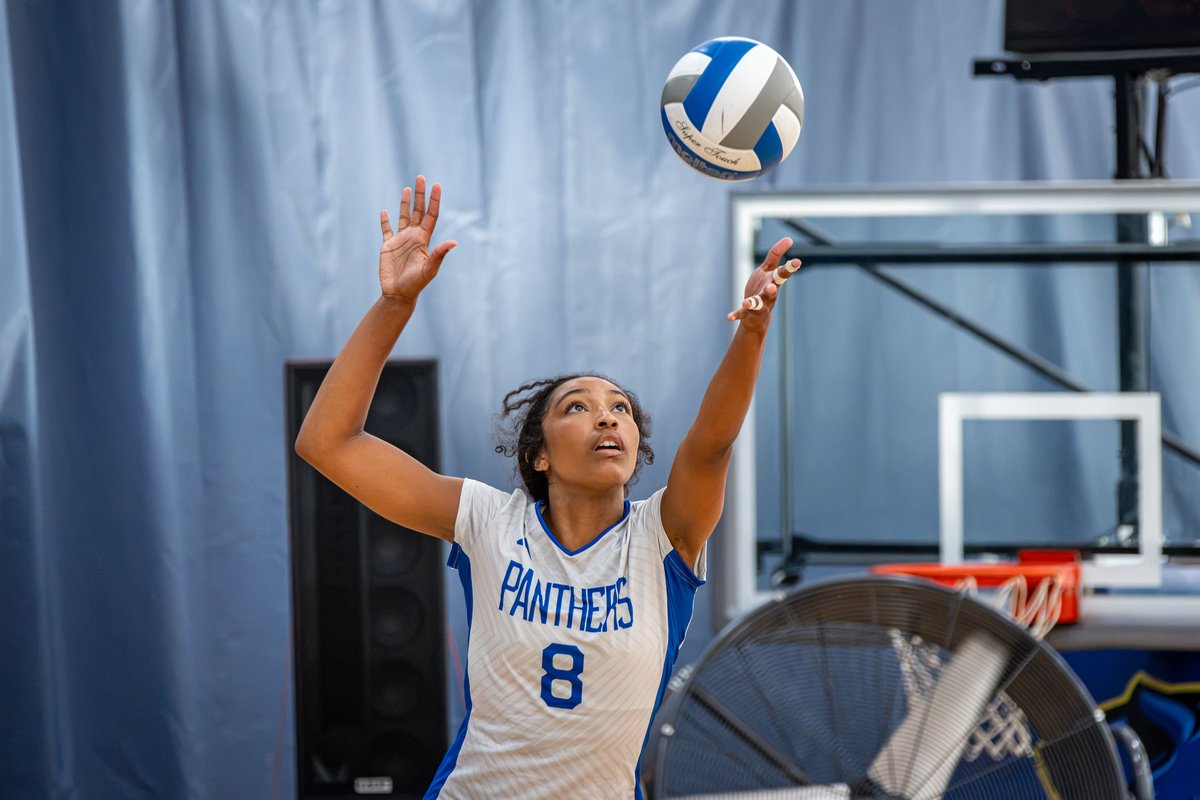 ps's tweet photo. All eyes on the court 🏐

Show your support for Panther volleyball! You can check out a full schedule of upcoming games by visiting https://t.co/pIlVAh38sO

#PellissippiState #PantherVolleyball #LetsGoPelli https://t.co/KjDFGDGgz8