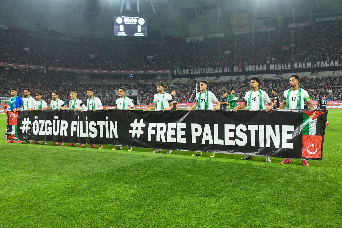 abdullahozdemir's tweet photo. Bazen tek bir cümle her şeyi açık ve net şekilde özetler. 

“Filistin özgür olana dek maç ertelenmiştir.” 🇵🇸

Teşekkürler @konyaspor 👏🏻 https://t.co/2XU5YjdFWF