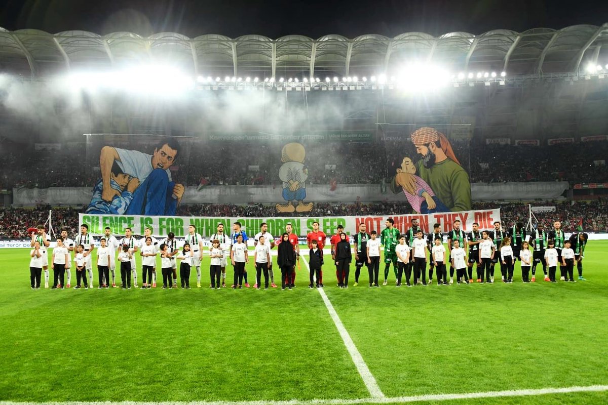 abdullahozdemir's tweet photo. Bazen tek bir cümle her şeyi açık ve net şekilde özetler. 

“Filistin özgür olana dek maç ertelenmiştir.” 🇵🇸

Teşekkürler @konyaspor 👏🏻 https://t.co/2XU5YjdFWF
