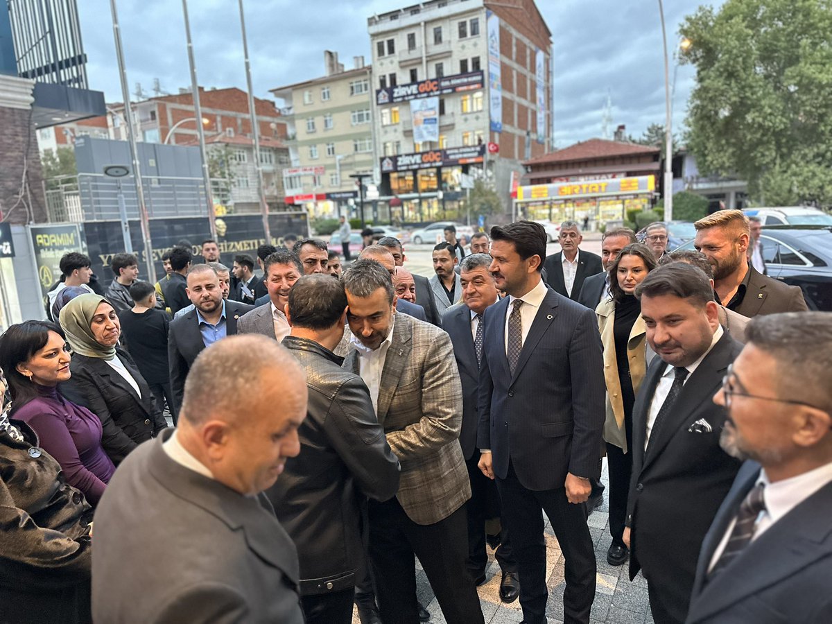 kurtcancelebi's tweet photo. 📍Kahramankazan Belediyesi 

İl Başkanımız @hakanhanozcan ve İlçe Başkanımız @HasanCidem006 ile birlikte Kahramankazan Belediye Başkanımız @selimcirpanoglu ’nu ziyaret ettik.

Kahramankazan’a hizmet yolunda üstlendiği yeni sorumluluğun hayırlı olmasını diliyor; ilçemizin yarınlarına değer katacak her çalışmasında kendisine başarılar temenni ediyorum.