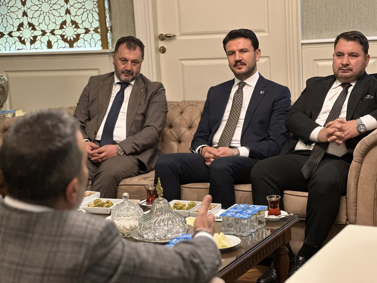 kurtcancelebi's tweet photo. 📍Kahramankazan Belediyesi 

İl Başkanımız @hakanhanozcan ve İlçe Başkanımız @HasanCidem006 ile birlikte Kahramankazan Belediye Başkanımız @selimcirpanoglu ’nu ziyaret ettik.

Kahramankazan’a hizmet yolunda üstlendiği yeni sorumluluğun hayırlı olmasını diliyor; ilçemizin yarınlarına değer katacak her çalışmasında kendisine başarılar temenni ediyorum.