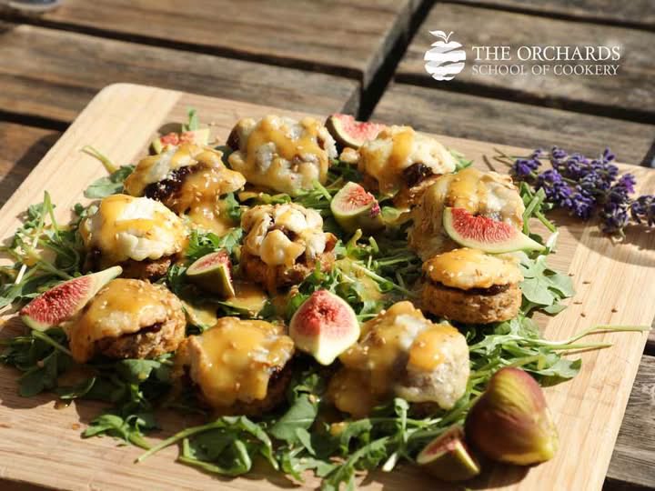 OrchardsCookery's tweet photo. HAMazing things are happening in the kitchens! 🐷✨  Our Chalet Cooks have been busy creating lots of delicious and stunning dishes. 🤩  Honey Roast Ham, delightful Fig Canapes and vibrant Hoisin Duck Baskets! 🔥 https://t.co/8huSgm0S1I