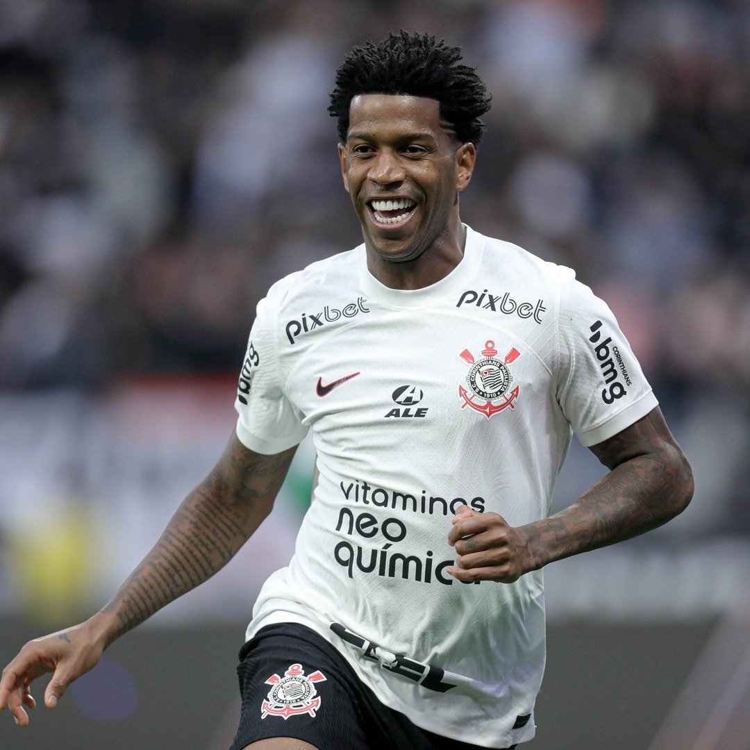FielNaAlma's tweet photo. 🚨 CORINTHIANS É CONDENADO A PAGAR R$ 14,8 MILHÕES A GIL

A Justiça de São Paulo fixou em R$ 14,8 milhões a dívida do Corinthians com o ex-zagueiro Gil. O valor será incluído na fila de credores do RCE.

A dívida envolve direitos de imagem não pagos em 2023 e débitos referentes à primeira passagem do jogador pelo clube, entre 2013 e 2016.

O valor principal era de R$ 11,4 milhões, acrescido de juros e correção monetária. O Corinthians calculava a dívida em cerca de R$ 13,7 milhões.

Gil defendeu o Timão de 2013 a 2016 e novamente entre 2019 e 2023.

OBRIGADO, RENOVAÇÃO E TRANSPARÊNCIA!

O legado de vocês é esse: contratos estranhos, dívidas e gente esperando para receber.

🗞 @UOLEsporte