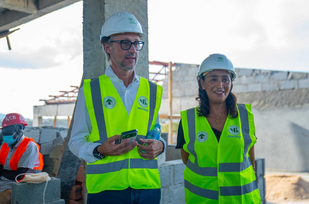 UNOPSSouthSudan's tweet photo. Leadership transition at #UNOPS: Incoming ##HAMCO Director Giuseppe Mancinelli and outgoing Director Worknesh Mekonnen visited #SouthSudan, meeting #UN agency heads, staff, and touring the World Bank-funded Ministry of Gender headquarters Office construction site in Juba.
#ssox https://t.co/NXEK3ogZdp