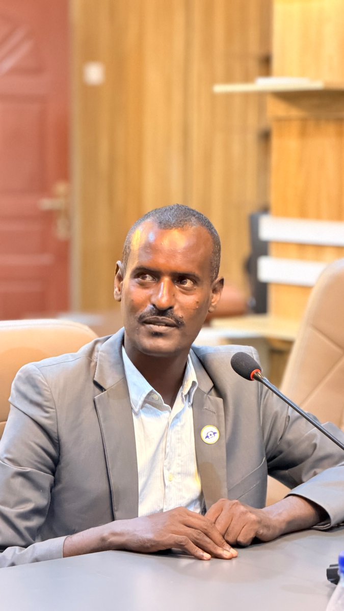 MotcaSomali's tweet photo. The Minister of Transport &amp; Civil Aviation, Mohamed Farah Nuh, chaired a meeting today with the Acting DG &amp; Department Directors. Discussions focused on evaluating ongoing projects, overcoming operational challenges, and enhancing public service delivery. #Somalia https://t.co/8axRtZFIbF