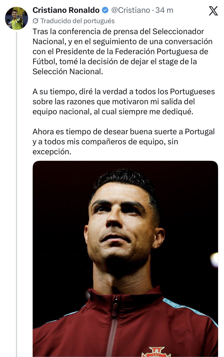 AlberttFCB's tweet photo. Como se despidió de su selección:

Cristiano Ronaldo     ///    Leo Messi https://t.co/7nS3c76g20
