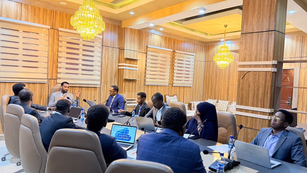 MotcaSomali's tweet photo. The Minister of Transport &amp; Civil Aviation, Mohamed Farah Nuh, chaired a meeting today with the Acting DG &amp; Department Directors. Discussions focused on evaluating ongoing projects, overcoming operational challenges, and enhancing public service delivery. #Somalia https://t.co/8axRtZFIbF