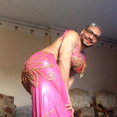 Samira__oba7's tweet photo. @Sallyahmed226 نفسي بجد حد يكتشفني ويشغلني رقاصة وعندي بدلة رقص وبهزها علي واحدة ونص من دلوقتي https://t.co/diQOIuD8Cz