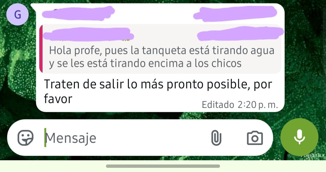 lorennaduartee's tweet photo. El ESMAD y la policia con drones esta haciendo fuerte precencia en la Universidad Distrital, esta compleja la situacion, como es posible esto? Como es posible que gente apoye que se budneren derechos estudiantiles, como es posible que reciba éstos mensaje de una profe, es nefasto https://t.co/p19hHukOei
