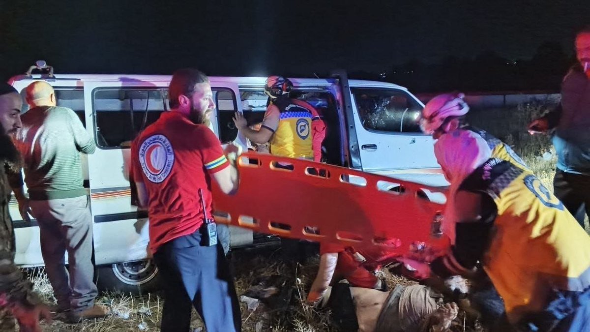 ME_Observer_'s tweet photo. ⚡️ Syria
Casualties and injuries due to targeting a bus carrying engineers and workers belonging to Al-Matin Company on the Masyaf bridge on the Hula road https://t.co/kKoHYz88Su