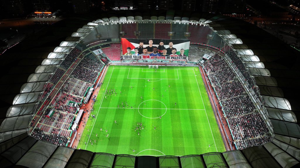 SafaKocoglu's tweet photo. Filistin’de çocukların yarınları, hayalleri ve sonuna kadar oynayabilecekleri oyunları olsun diye…

“Filistin için tek yürek!🇹🇷🇵🇸

𝗔𝗬𝗡𝗜 𝗧𝗔𝗥𝗔𝗙𝗧𝗔𝗥𝗜𝗭, 𝗔𝗬𝗡𝗜 𝗧𝗔𝗥𝗔𝗙𝗧𝗔𝗬𝗜𝗭!” https://t.co/vXtzA6yrB0