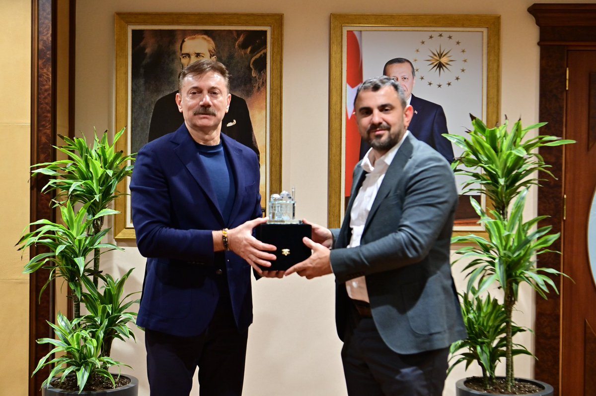 DrHakanBahadir's tweet photo. AK Parti İstanbul İl Teşkilat Başkanımız Sayın @halimaksu’yu, İl Yönetim Kurulu Üyelerimizi ve teşkilatımızın komisyon üyelerini, İlçe Başkanımız Sayın Emrah Parlak ile birlikte belediyemizde ağırladık.

Nazik ziyaretleri ve kıymetli sohbetleri için kendilerine teşekkür ediyor, teşkilat çalışmalarında başarılar diliyorum.