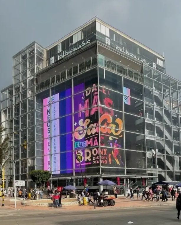 cocojm_0t7's tweet photo. Jimin will be displayed on the largest LED screen in Latin America in Bogotá tomorrow to celebrate his birthday! 

📍 Bogotá, Av. Jiménez with Carrera 10, CC Neos
⏰ 7:00 AM – 7:00 PM
Cr : .@PJiminColombia https://t.co/WnlVAo0t6K