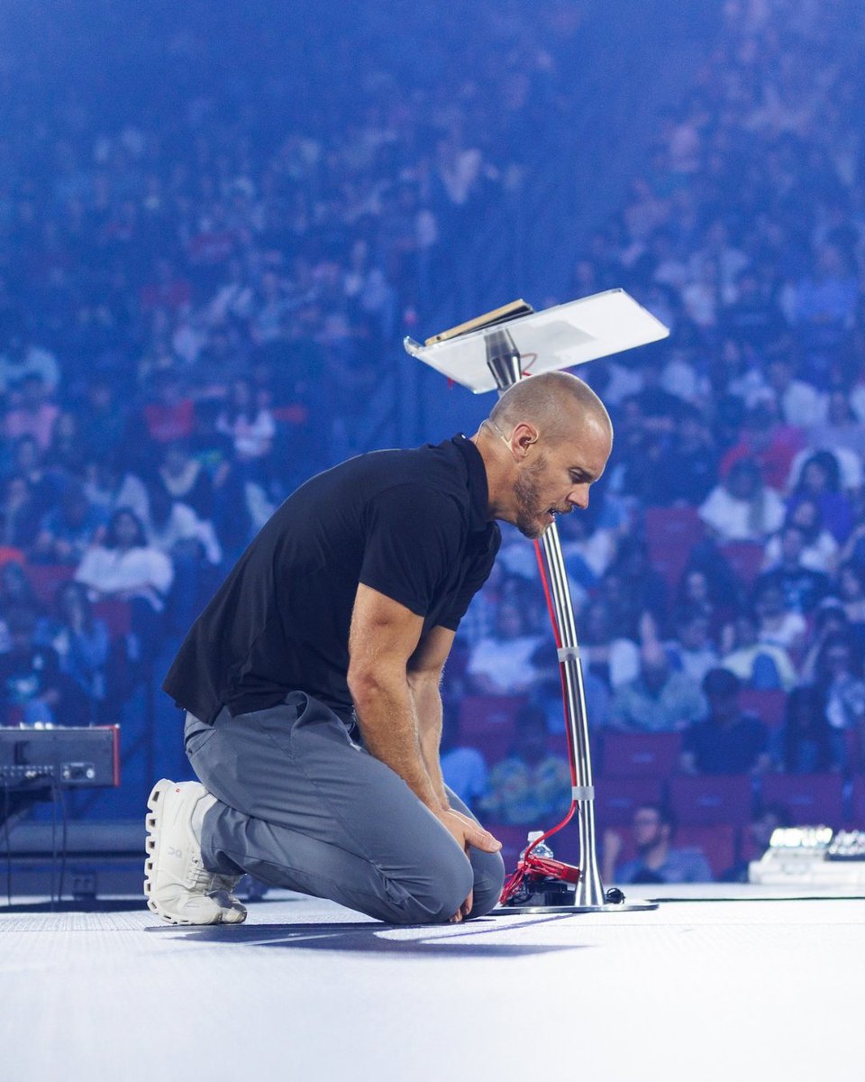 LibertyU's tweet photo. 3.2 BILLION people have little to no access to the Gospel.
That number should move us. Today at Convo, David Platt challenged us to turn that conviction into action by living on mission to take the Gospel to the nations.🌎 https://t.co/Cctxz5CPs7