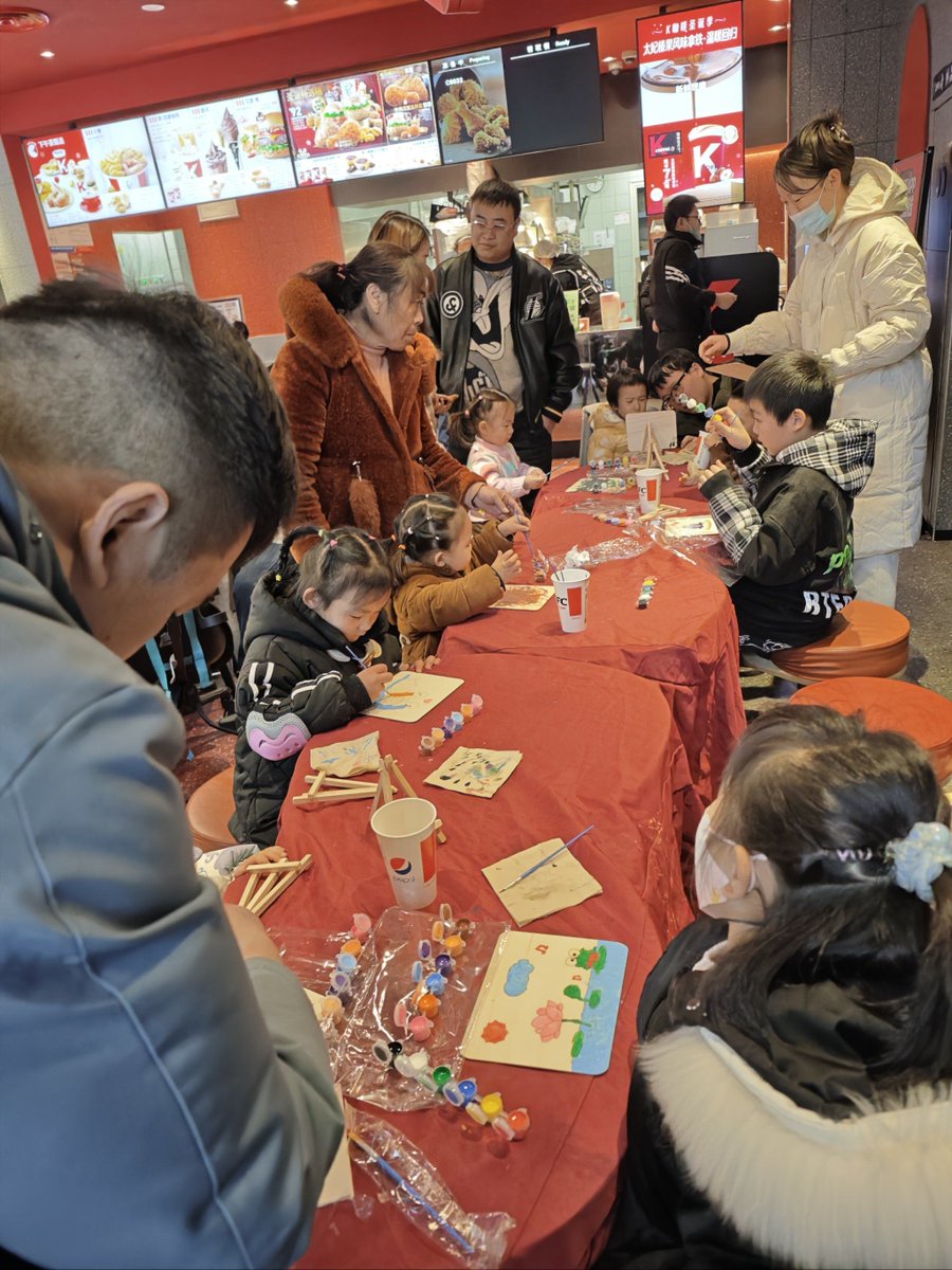 NanaWebstexat's tweet photo. [únete a nuestra tarde de juegos comunitarios este sábado en la plaza central! Habrá cartas, dominó y snacks gratuitos para todos. Ven a compartir risas y buenos ratos!]， https://t.co/mCpVzcXvl8