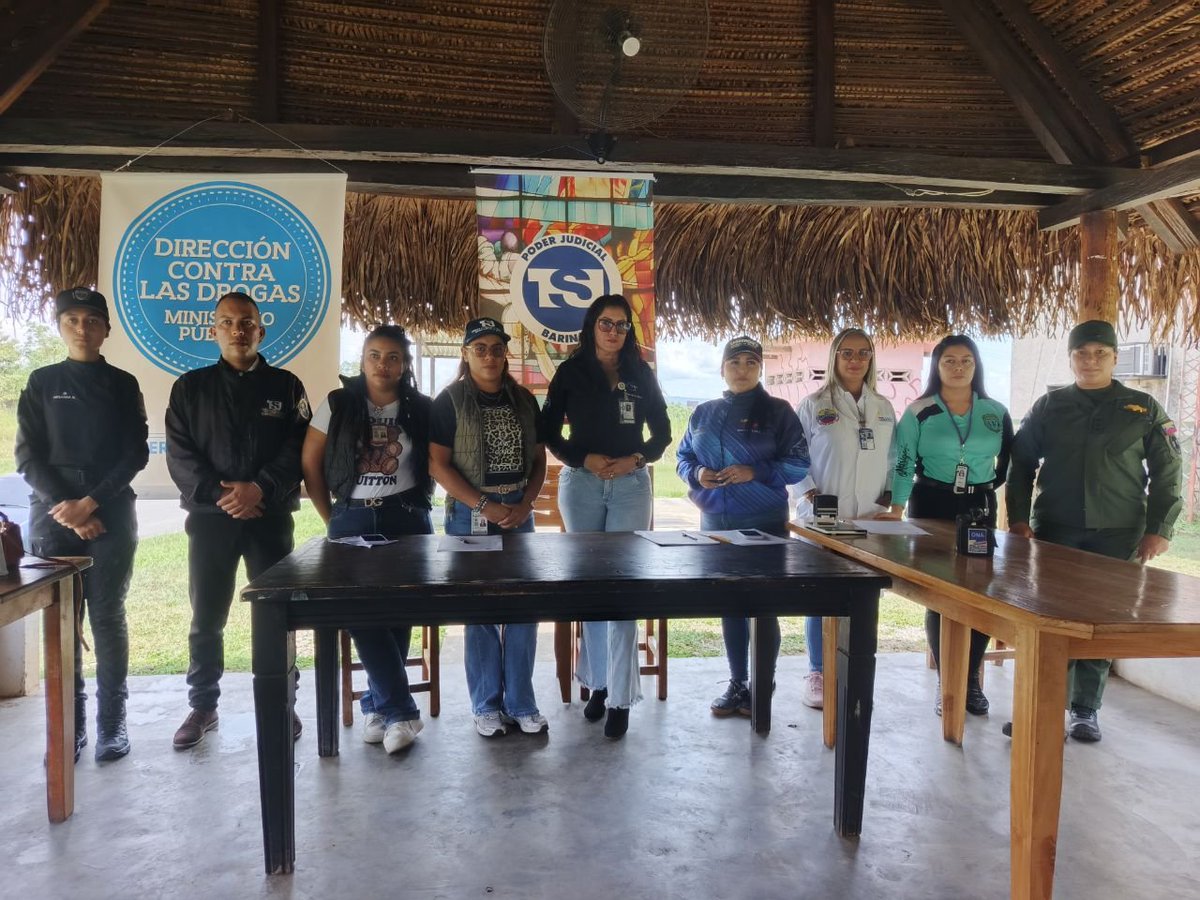 SENAMECFBarinas's tweet photo. En las instalaciones del #ZODI Barinas, autoridades regionales y experta toxicologa forense del #Senamecf, llevan a cabo la verificación científica e incineración de sustancias ilícitas, incautadas durante distintos procedimientos de seguridad ciudadana en la entidad llanera. https://t.co/rP4tTw8B6t