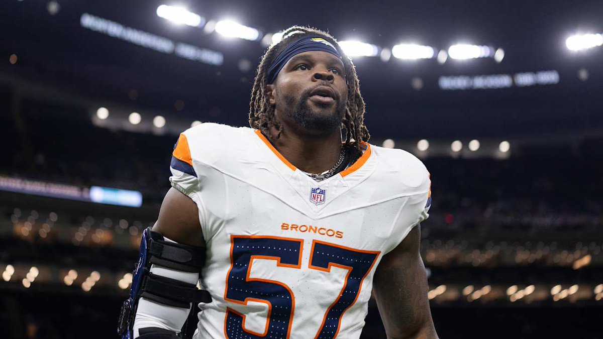 49ersSportsTalk's tweet photo. #49ers HC Kyle Shanahan said that LB DRE GREENLAW is extra motivated and fired up for this game Vs Broncos 

Denver signed him last year to a multi year deal, but released him as a cap casualty prior to this season. 

Go get em @DreGreenlaw #FTTB https://t.co/euzKuJ3mht