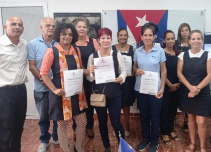 DiarioMayabeque's tweet photo. Efectuado en ETECSA Mayabeque Decimotercer Coloquio para el Fortalecimiento y Desarrollo de los Valores “Comunicadores del centenario, fieles al legado de Fidel”.
#Etecsa #Coloquio #valores #FidelPorSiempre #100AñosConFidel #JuntosPorMayabeque https://t.co/aWy0wKERhR