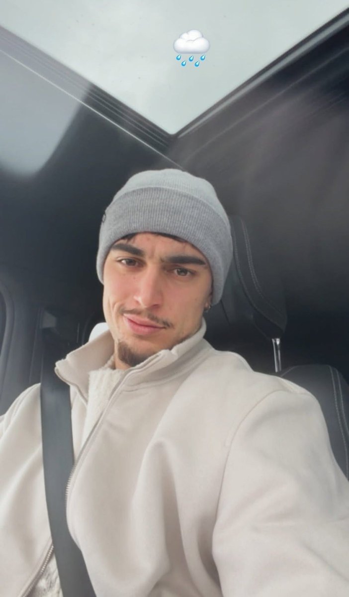 olisecult's tweet photo. pavlo takes the gayest selfies ive ever seen. if u see my baby daddy at pride DO NOT INBOX ME i already know https://t.co/DChrNM8iet