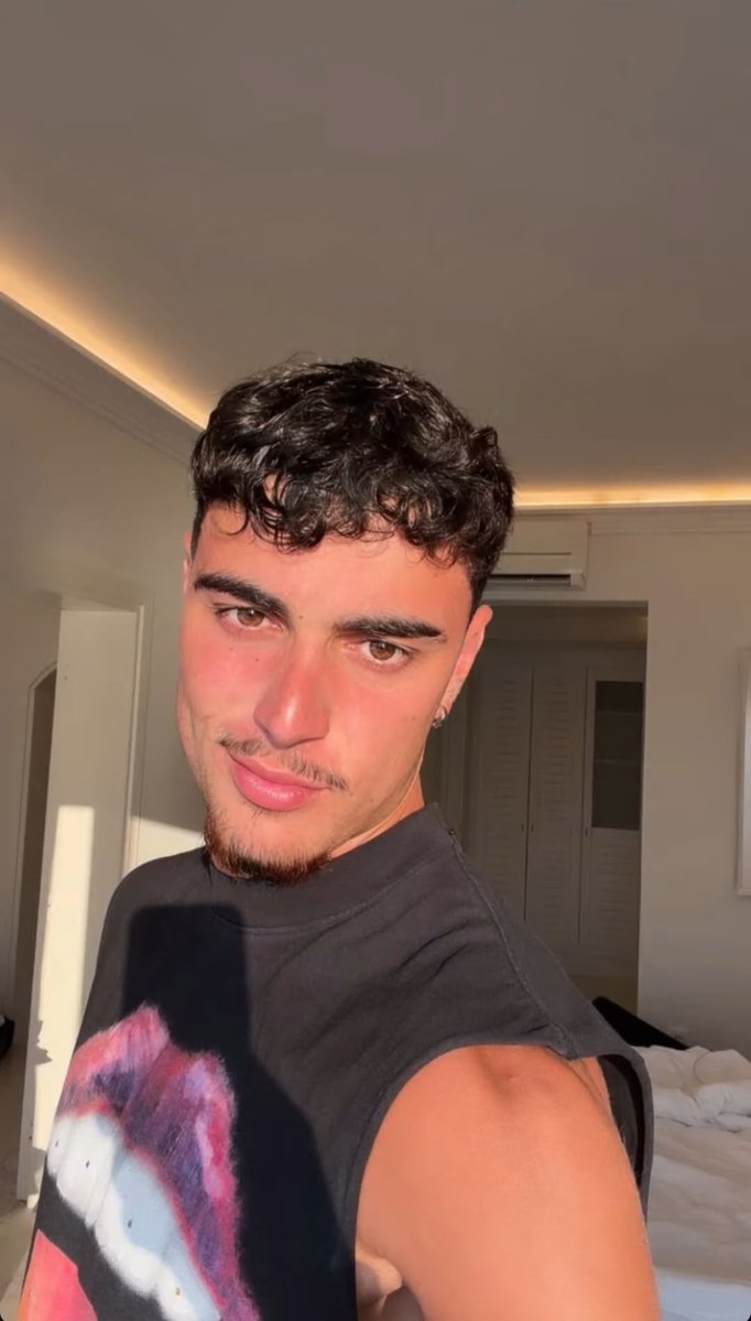 olisecult's tweet photo. pavlo takes the gayest selfies ive ever seen. if u see my baby daddy at pride DO NOT INBOX ME i already know https://t.co/DChrNM8iet
