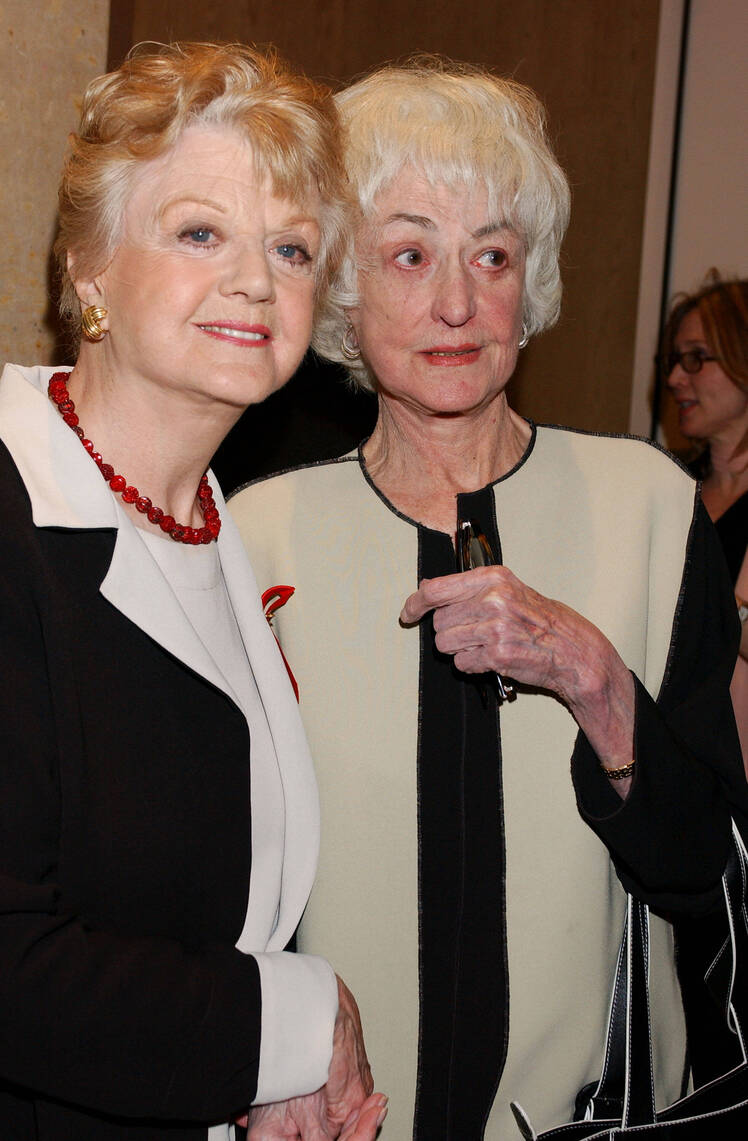 TheGGForever's tweet photo. Great friends Angela and Bea. #AngelaLansbury #BeaArthur https://t.co/uGgA8E7xxM