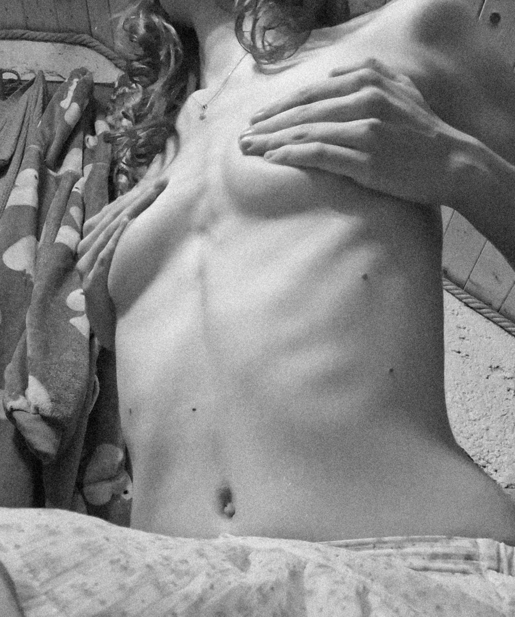 maybepossiblyyy's tweet photo. hiiii returning to #nsfwtwt bc I wanna show off

★may <3
★23, mdni
★lesbian
★1+ year hrt
★european
★dms open I love attention (not from men)

need new oomfs to revive this account hihi https://t.co/mEFqzld0rx