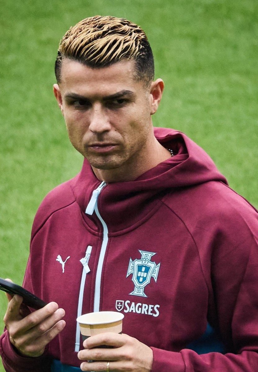 tomisinfcb's tweet photo. 🚨 Luis Figo on Cristiano Ronaldo’s feud with Jorge Jesus:

“Look, I respect Cristiano enormously. He has given so much to Portugal and has achieved things that are almost impossible to repeat.

But there is one thing I will always say: no player is bigger than the Portugal national team. Nobody.

Cristiano has to understand that sometimes it cannot be only about him. I saw some of his behaviour during his time at Manchester United, and there were moments when I felt the same thing — the situation became too much about the individual instead of the team.

When you represent Portugal, you have a responsibility. You have to put the badge first, the team first, and your personal disagreements second.

I respect Cristiano, I respect his mentality, and I respect everything he has accomplished. But respect also means being honest with someone.

He needs to change in certain situations. He cannot allow disagreements with a coach, a teammate or anyone else to become bigger than the national team.

Portugal needs Cristiano, but Portugal also needs Cristiano to understand that the shirt comes before every individual.”