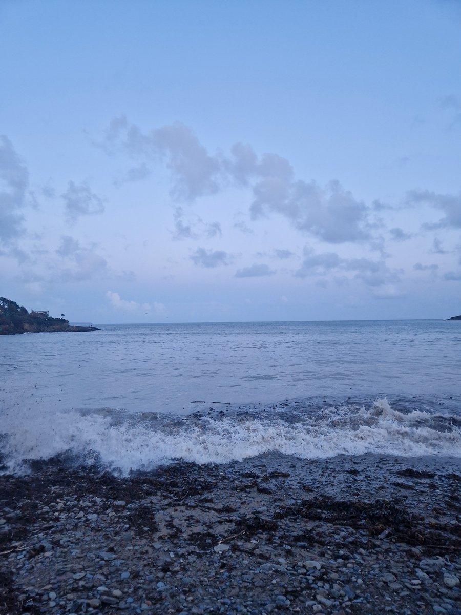 MagsMurphy83's tweet photo. Still a bit choppy this evening but managed a quick swim💪❤️ #LoveCork https://t.co/xXw7V6czBz