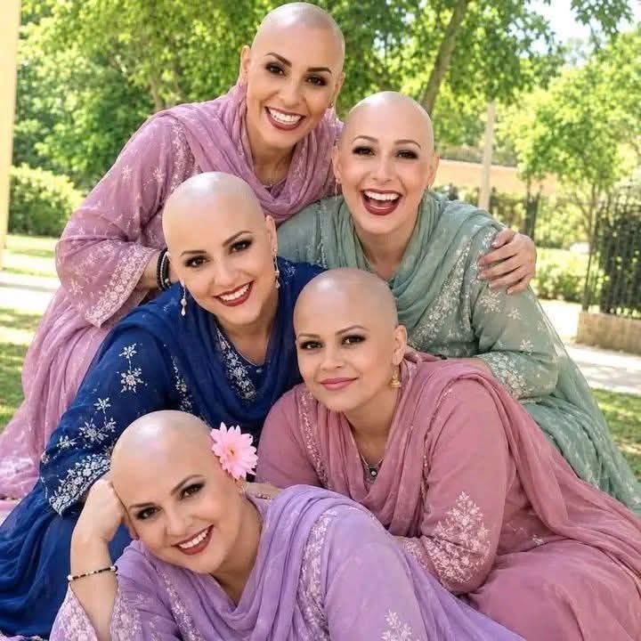 s_j143's tweet photo. لڑکیوں کا جوؤں کے خلاف فیصلہ کن آپریشن!

جوؤں سے تنگ آکر بالوں کی پوری آبادی ہی ختم کر دی! 🤣 اب جوئیں بے گھر، کنگھی بے روزگار اور شیمپو کمپنیاں زیرِ غم ہیں! 😂

ای��ا تاریخی احتجاج کہ جوئیں بھی نعرہ لگا رہی ہیں: ہمیں گھر چاہیے، سر نہیں!۔ 🤣🤣
#اردو_زبان https://t.co/Usjfg1oGxO