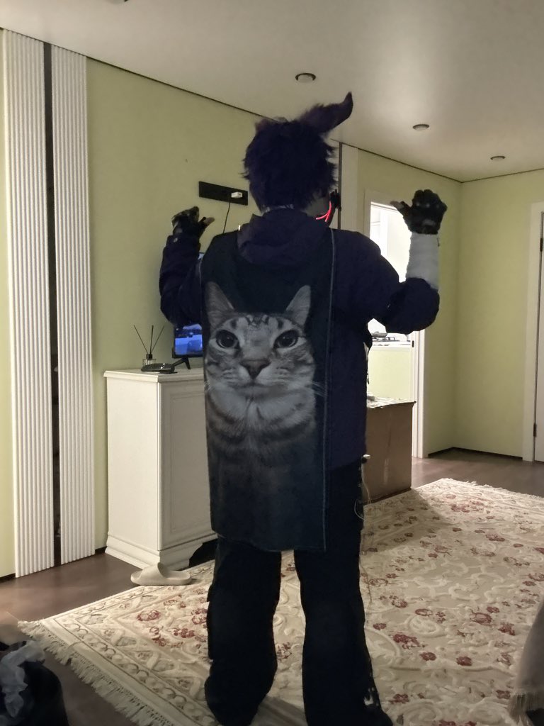Shio__chan___'s tweet photo. My JudeLow cosplay. By the way, the ears can move and many of the details have LEDs #judelow https://t.co/TaYsdjJbYo