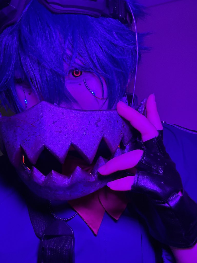 Shio__chan___'s tweet photo. My JudeLow cosplay. By the way, the ears can move and many of the details have LEDs #judelow https://t.co/TaYsdjJbYo