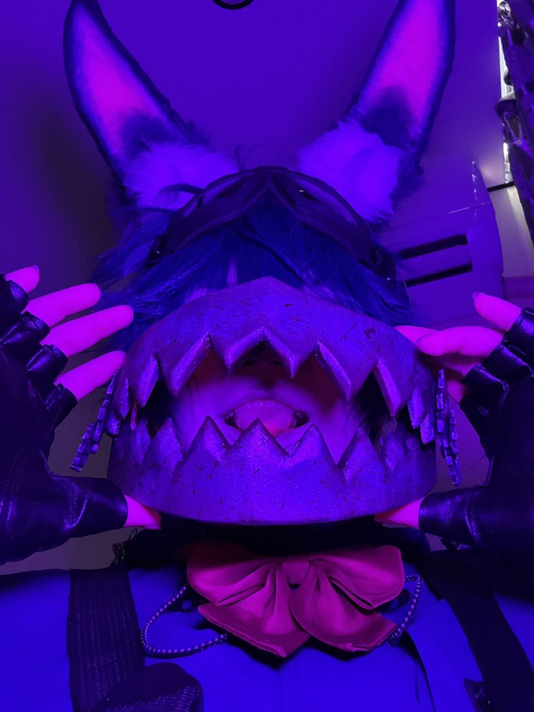 Shio__chan___'s tweet photo. My JudeLow cosplay. By the way, the ears can move and many of the details have LEDs #judelow https://t.co/TaYsdjJbYo